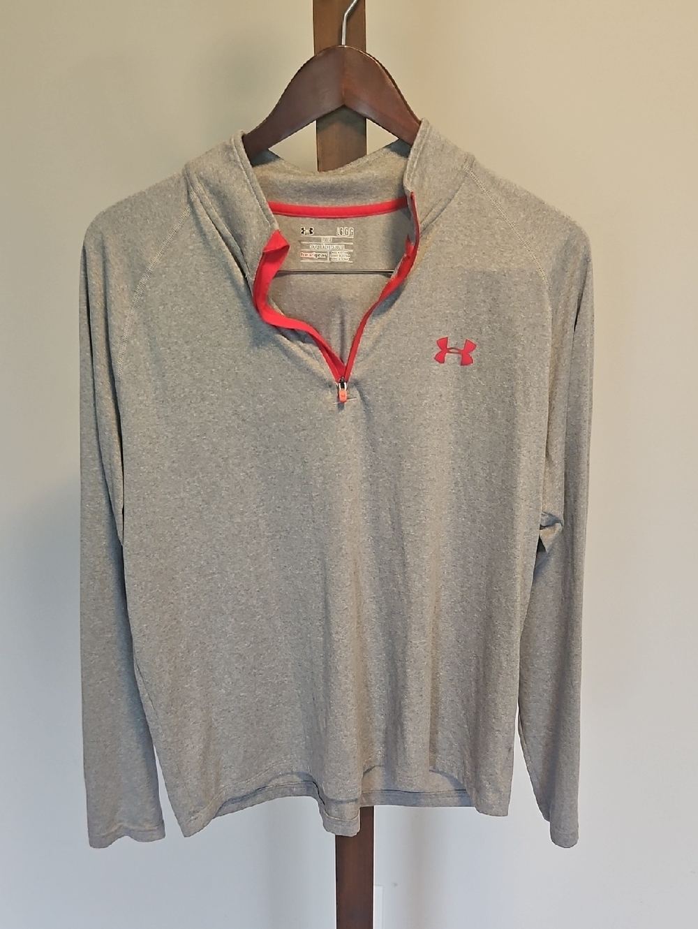 Under Armour Men’s Gray Quarter-Zip Performance Shirt With Red Accent Size L